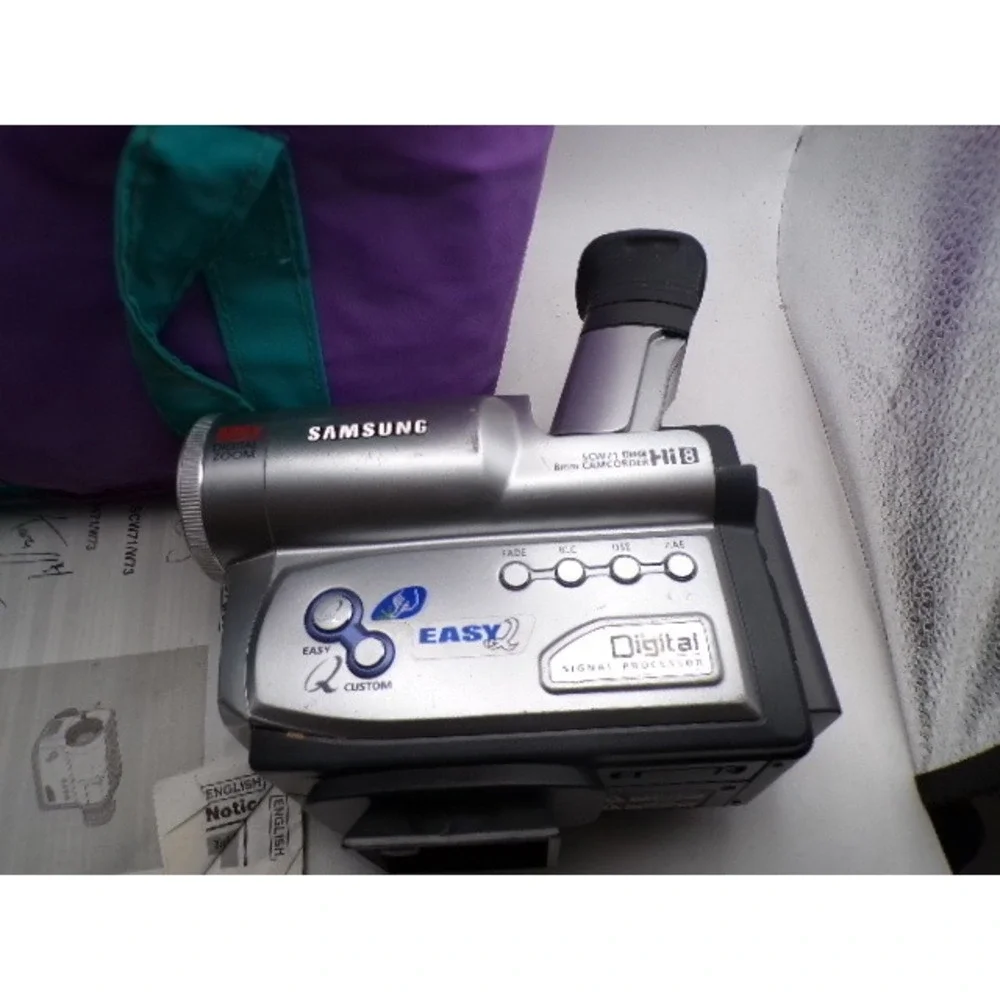 Samsung SCW71 Hi8 8mm Camcorder 400x Digital Zoom Vintage Video Camera UNTESTED